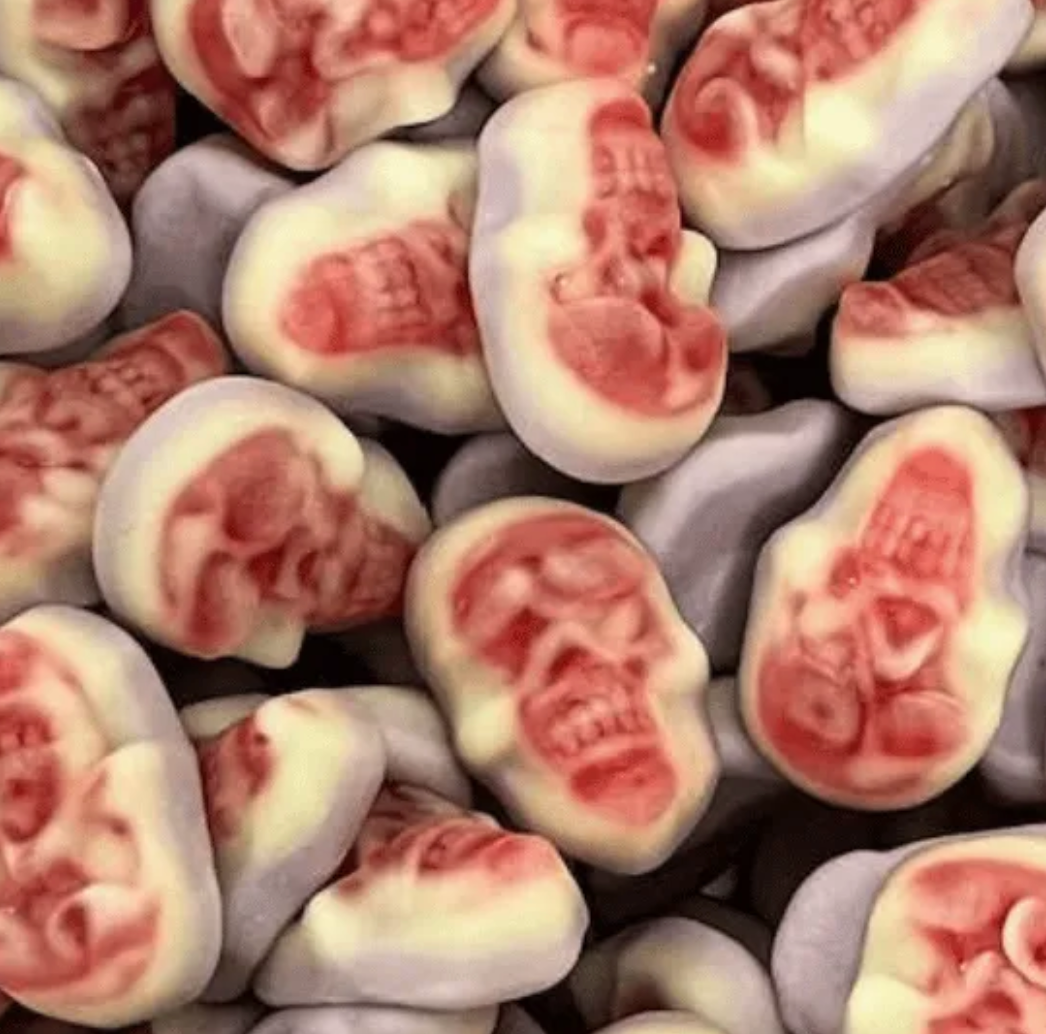 Crânes fourrés fruits rouges (100g)